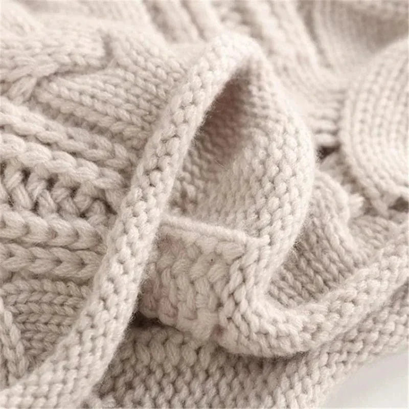 Angela – Turtleneck with Braided Pattern