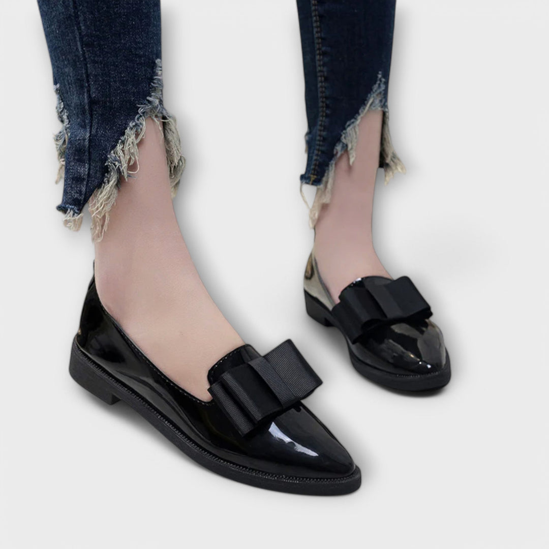 Vivienne | Chic Bow-Embellished Loafers