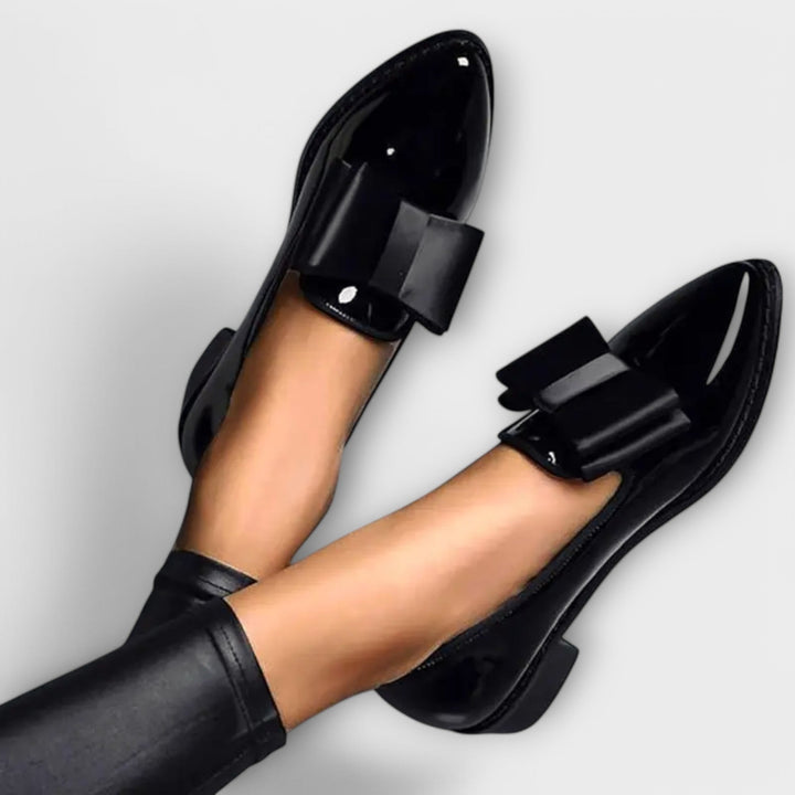 Vivienne | Chic Bow-Embellished Loafers