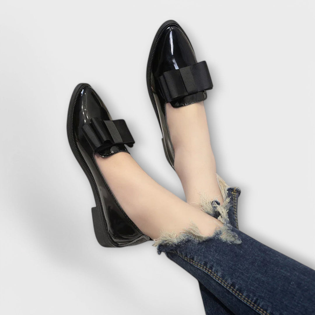 Vivienne | Chic Bow-Embellished Loafers
