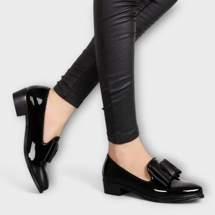 Vivienne | Chic Bow-Embellished Loafers